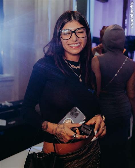 Mia Khalifa is a Lebanese - American internet personality, mainstream model and sports commentator. Khalifa once worked as a porn star and adult model until her early retirement. She is well known for holding records as the most searched porn star of all time, as well as becoming the most viewed performer on Pornhub in two months after her ... 